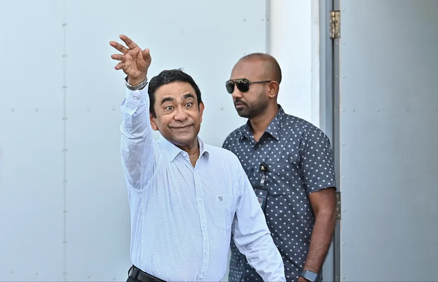 ދައުލަތުގެ ވަކީލުން ބަލިވެ އުޅޭތީ ޔާމީންގެ ޝަރީއަތުގެ އަޑުއެހުން ކެންސަލްކޮށްފި